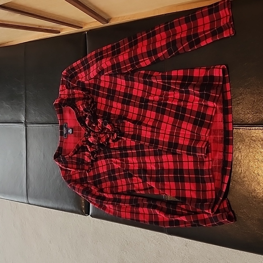 Long sleeve red and black plaid top